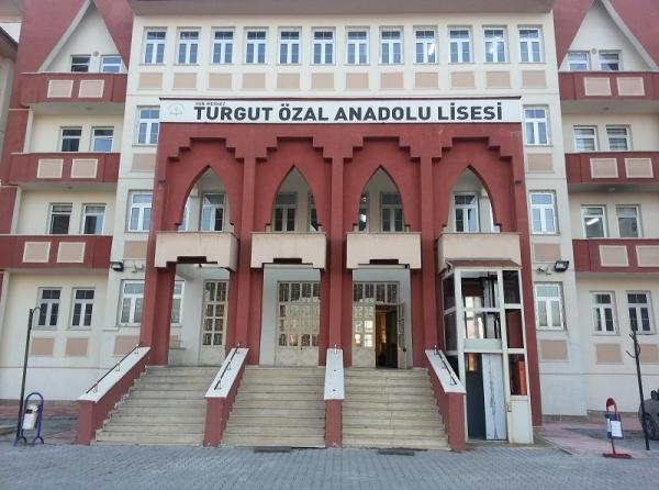 Turgut Özal Anadolu Lisesi Fotoğrafı